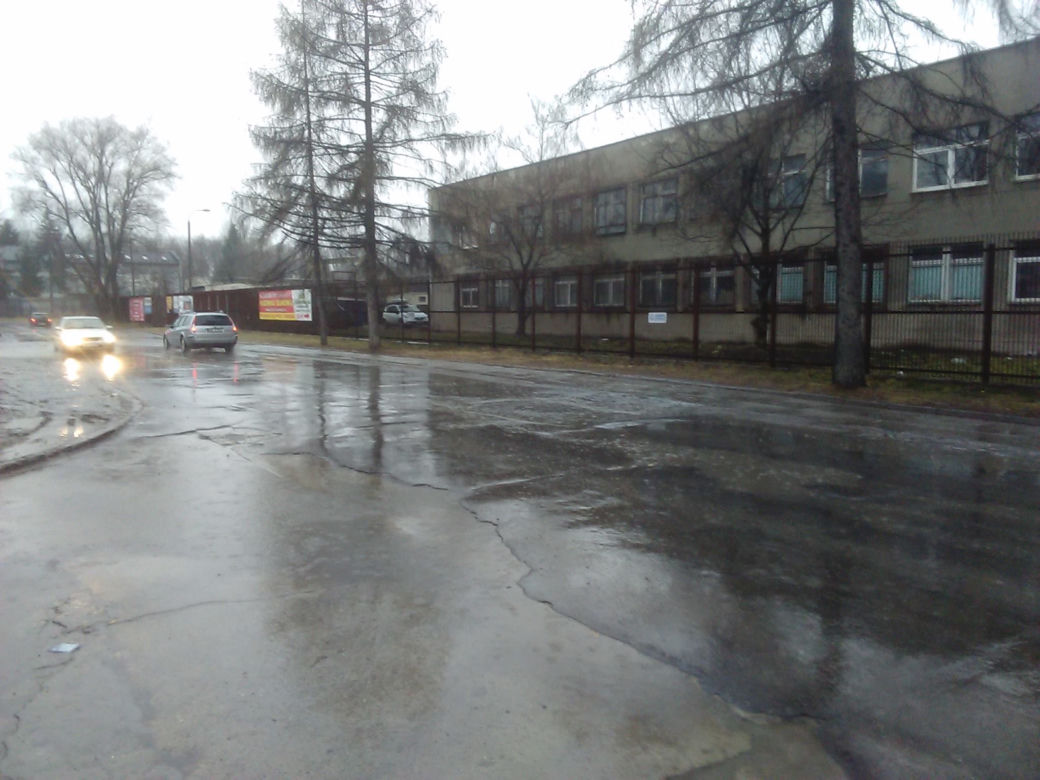 Koszmarny stan dróg w Małym Płaszowie. Mieszkańcy czekają na remont już od kilku lat [ZDJĘCIA, AUDIO]