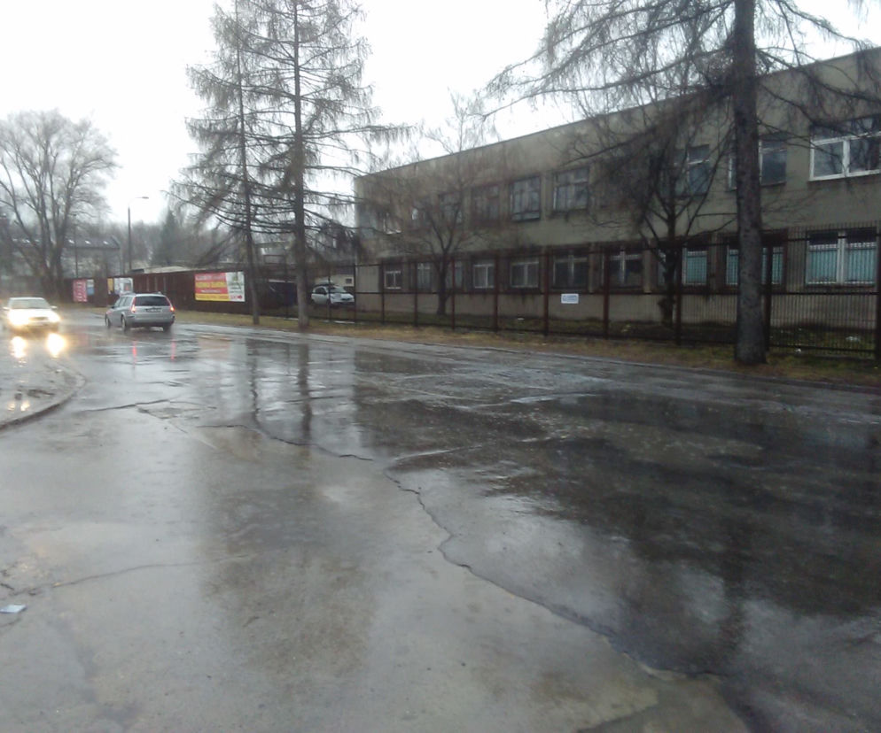 Koszmarny stan dróg w Małym Płaszowie. Mieszkańcy czekają na remont już od kilku lat [ZDJĘCIA, AUDIO]