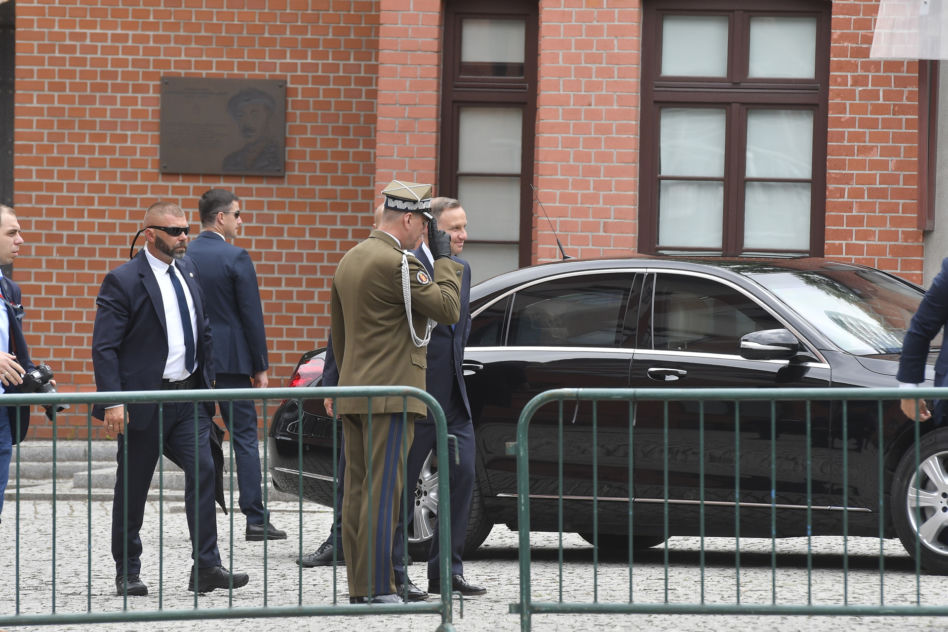  Andrzej Duda i Rafał Trzaskowski dziękują powstańcom