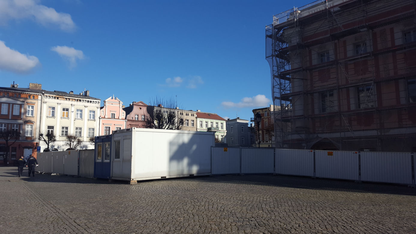 Odzierają ratusz "ze skóry". Trwa remont najważniejszego budynku w Lesznie