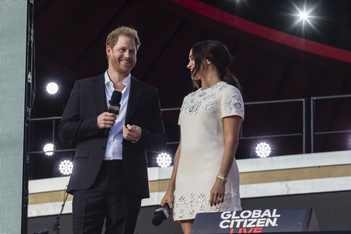Książę Harry całował się z gospodarzem "Top Gear" 