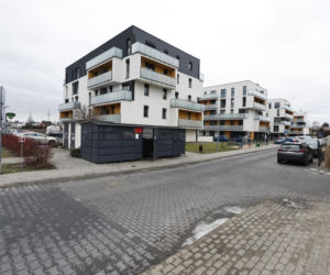 Warszawa, format: Deweloper postawił domy na Mleczarskiej. Cofnięto mu pozwolenie na budowę