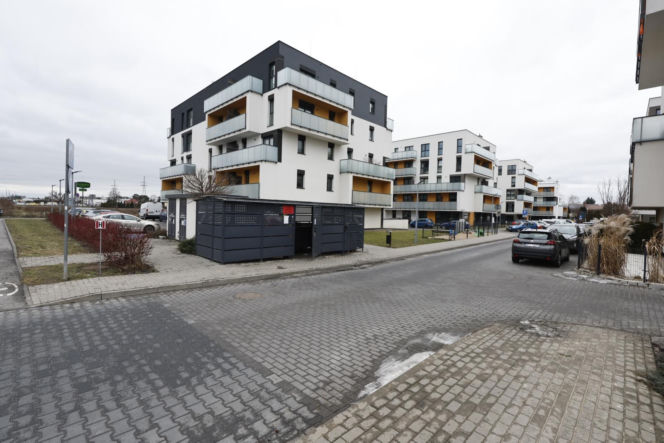 Warszawa, format: Deweloper postawił domy na Mleczarskiej. Cofnięto mu pozwolenie na budowę