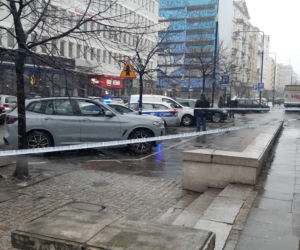 Zuchwały napad na bmw w centrum Warszawy! Wybili szybę, zabrali klejnoty warte fortunę
