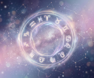 Horoskop na dziś, 4 lipca - Kosmiczna energia zaprasza do głębokiej refleksji, gwiazdy podpowiedzą, jak odpuścić to, co blokuje Twój rozwój
