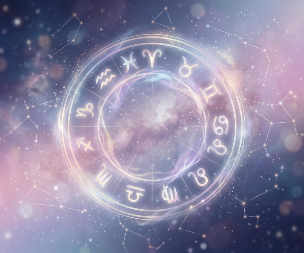 Horoskop na dziś, 4 lipca - Kosmiczna energia zaprasza do głębokiej refleksji, gwiazdy podpowiedzą, jak odpuścić to, co blokuje Twój rozwój
