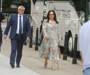 Wyjazd parlamentarzystów PiS na naradę do hotelu w Ożarowie Mazowieckim