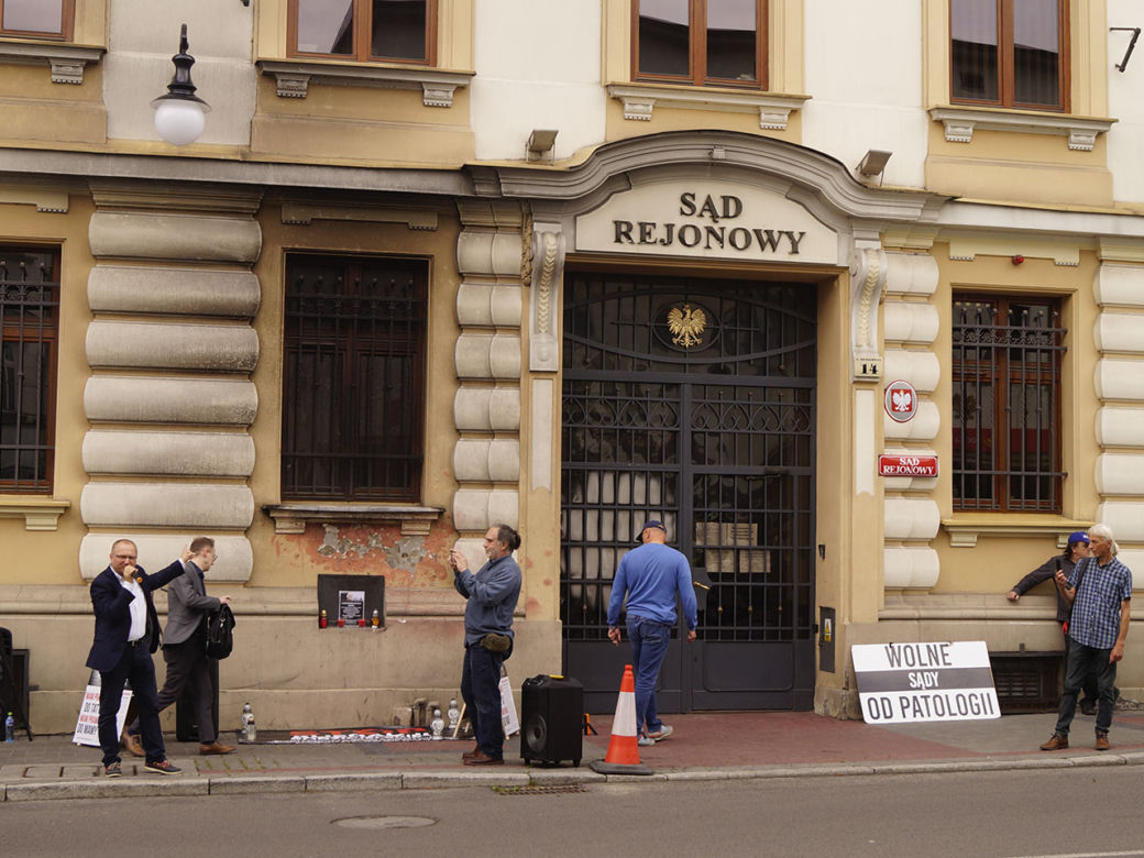 Protest rodziców przeciw alienacji pod sądem w Przemyślu