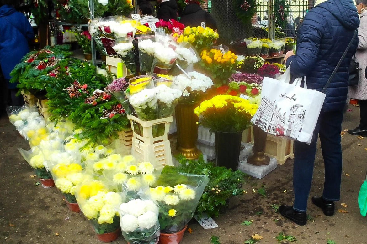 Wzmożony ruch na Cmentarzu Centralnym w Szczecinie