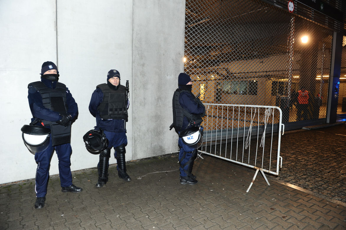 Policja obstawia mecz Legia - Zagłębie