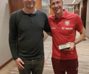 Robert Lewandowski otrzymał wyjątkowy prezent. Takiej książki jeszcze nie miał