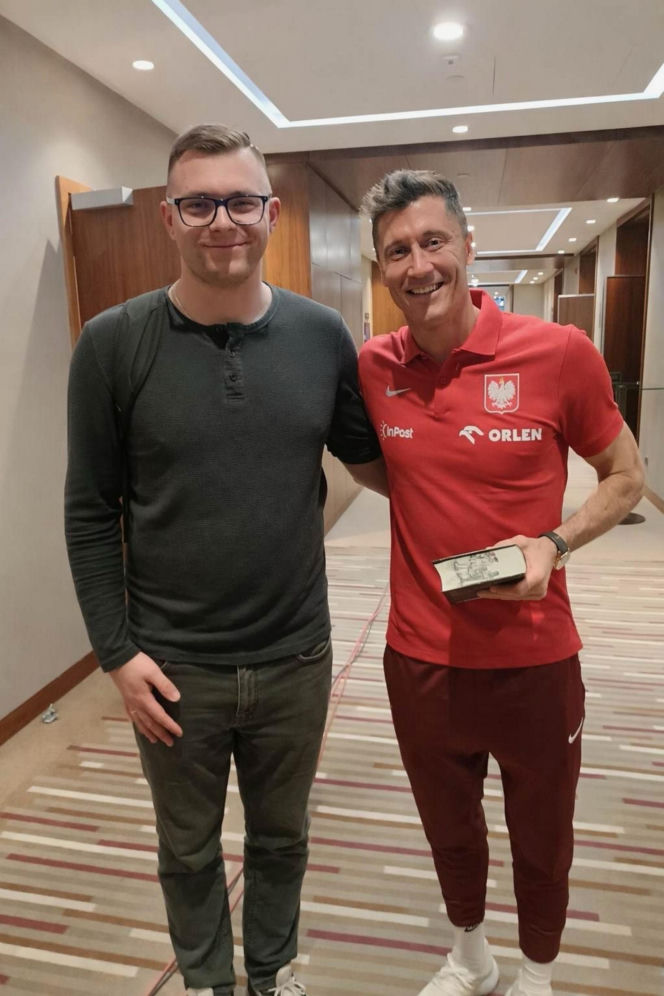 Robert Lewandowski otrzymał wyjątkowy prezent. Takiej książki jeszcze nie miał