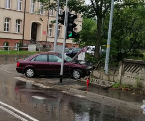 13-latek rozwalił Audi A4 w Sobięcinie! Ukradł auto sąsiadce!