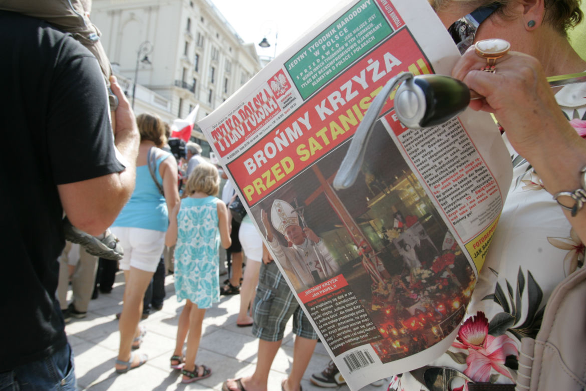 Wojna o krzyż: Krzyż zostaje pod Pałacem Prezydenckim