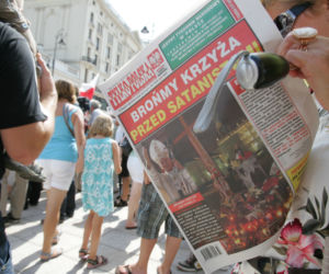 Wojna o krzyż: Krzyż zostaje pod Pałacem Prezydenckim