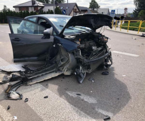 Knyszyn. Seat i mercedes roztrzaskały się na skrzyżowaniu [ZDJĘCIA]