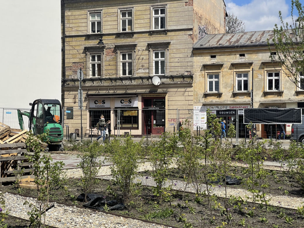 Budowa parku im. Wisławy Szymborskiej przy ul. Karmelickiej w Krakowie.
