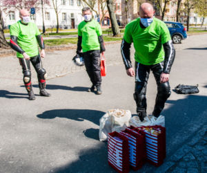 Koronawirus w Trójmieście. Jeżdżą na motorach i pomagają seniorom