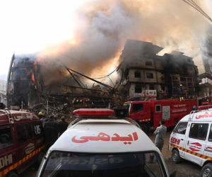 Pakistan/ Co najmniej 11 ofiar śmiertelnych pożaru w centrum handlowym w Karaczi