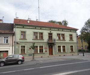 Jedno z najpiękniejszych miast w Małopolsce leży obok Krakowa. Zachwyca zabytkowym dworem