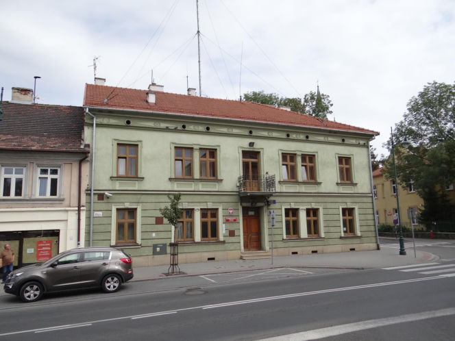 Jedno z najpiękniejszych miast w Małopolsce leży obok Krakowa. Zachwyca zabytkowym dworem