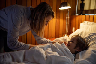 9 zdań, którymi wzmocnisz więź z dzieckiem. Mów tak do niego przed snem