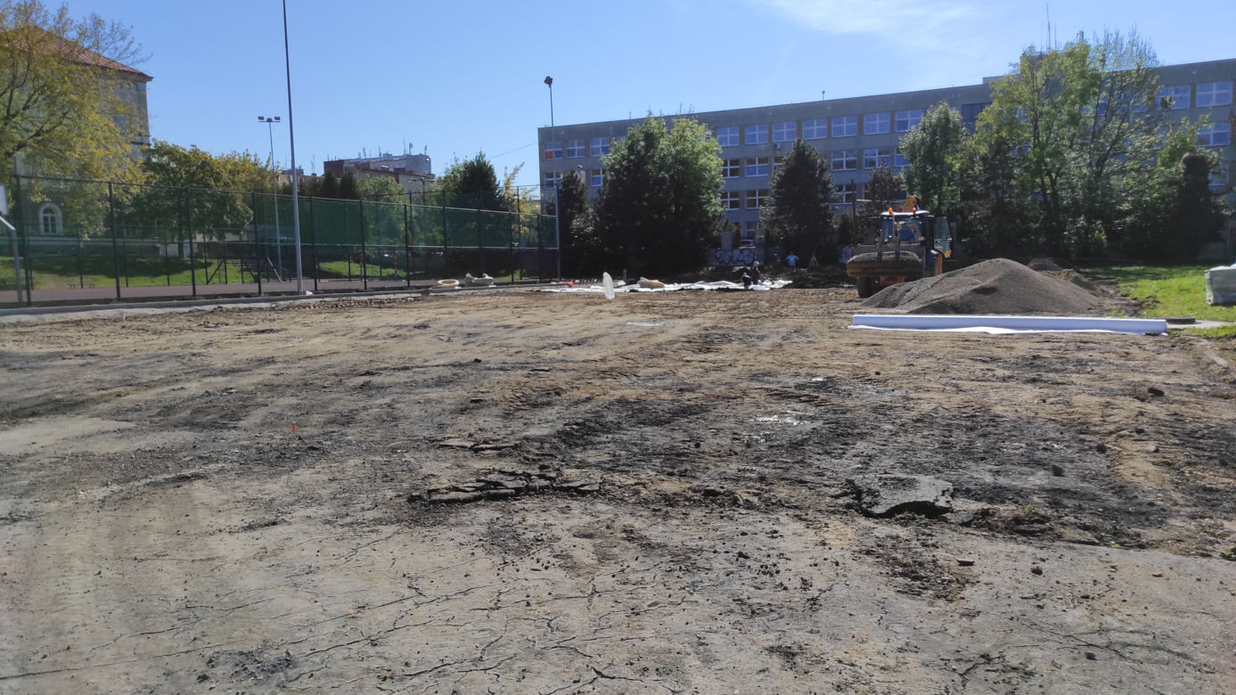 Przy Pałacu Młodzieży w Tarnowie powstaje boisko wielofunkcyjne