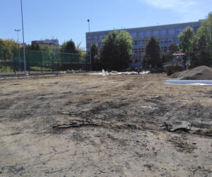 Przy Pałacu Młodzieży w Tarnowie powstaje boisko wielofunkcyjne