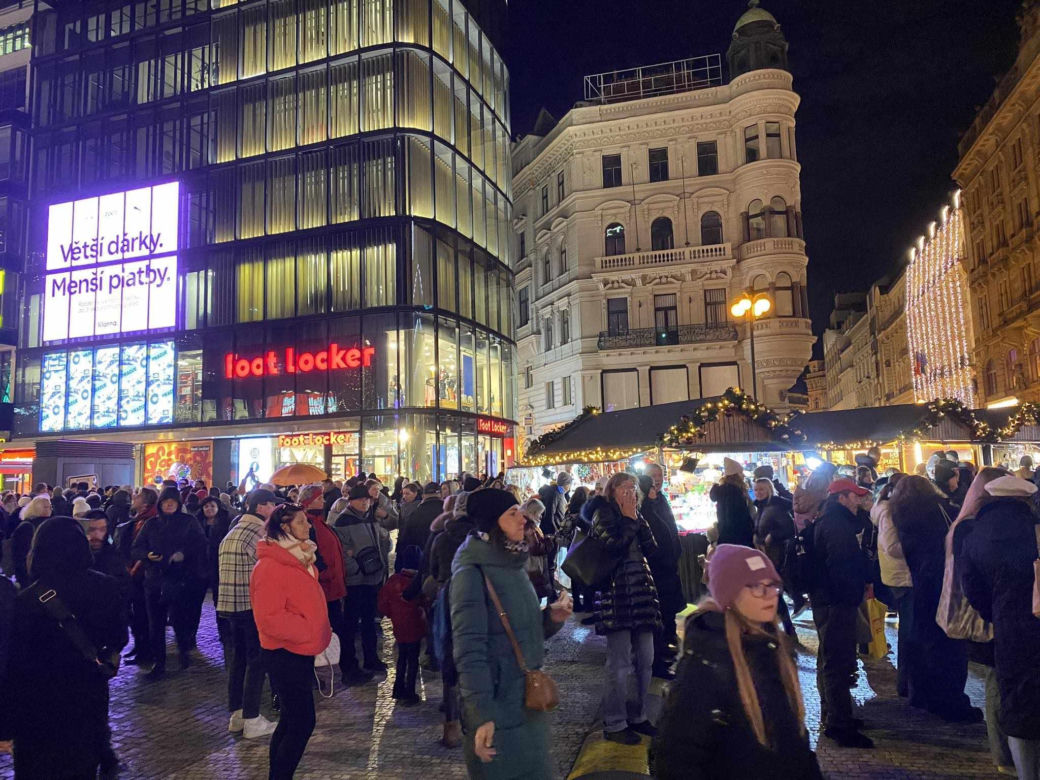 To jeden z najpopularniejszych jarmarków bożonarodzeniowych na świecie! Jak wygląda świąteczna atmosfera w Pradze?
