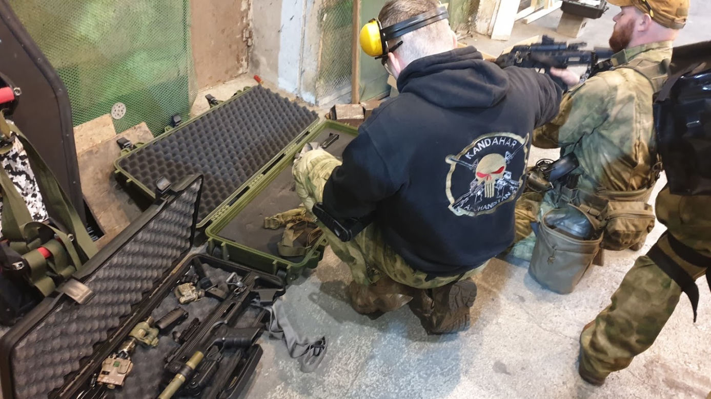 Odwiedź strzelnicę C4 Guns