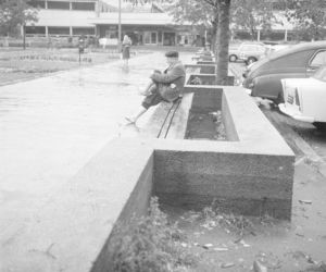 Warszawa zniknęła pod wodą! Zalane ulice i chodniki. Co tam się działo! Archiwalne zdjęcia z lat 60.
