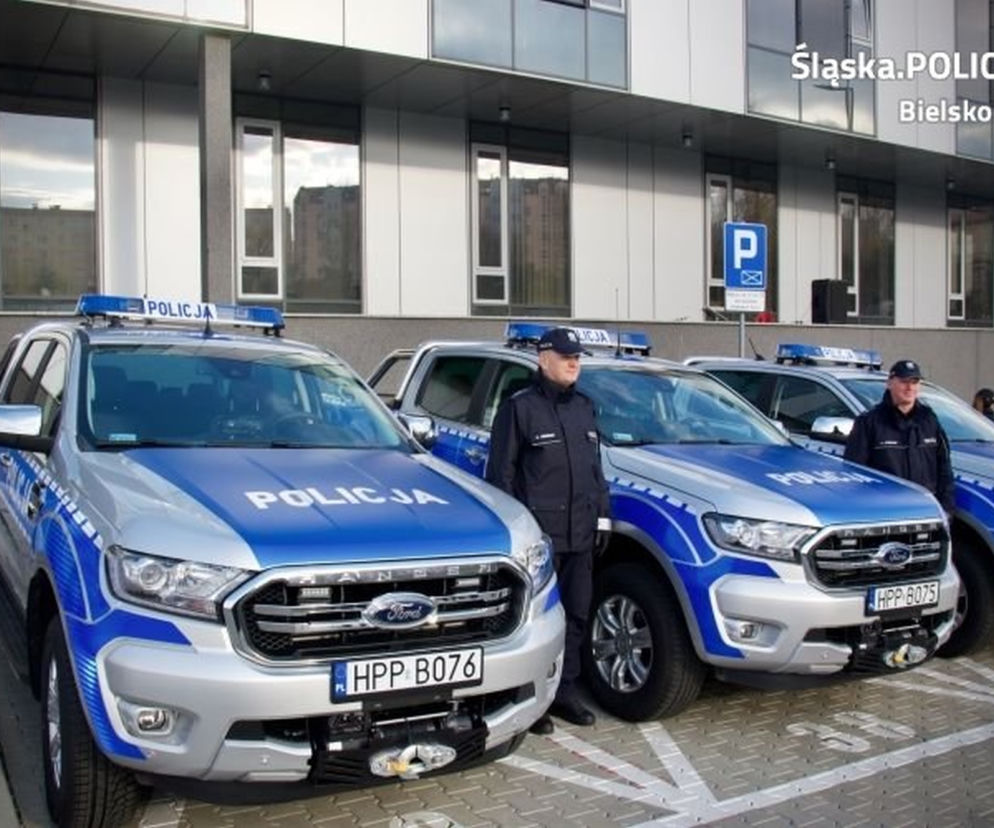 7 nieoznakowanych aut i 3 oznakowane pick-upy. Bielska policja ma 10 nowych radiowozów