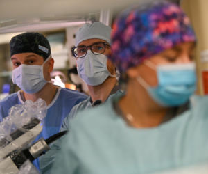 Polscy lekarze z Chin zoperaowali pacjentów w Warszawie. To pierwsze w historii operacje telerobotyczne na taką odległość