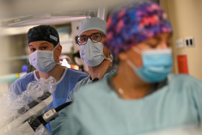 Polscy lekarze z Chin zoperaowali pacjentów w Warszawie. To pierwsze w historii operacje telerobotyczne na taką odległość