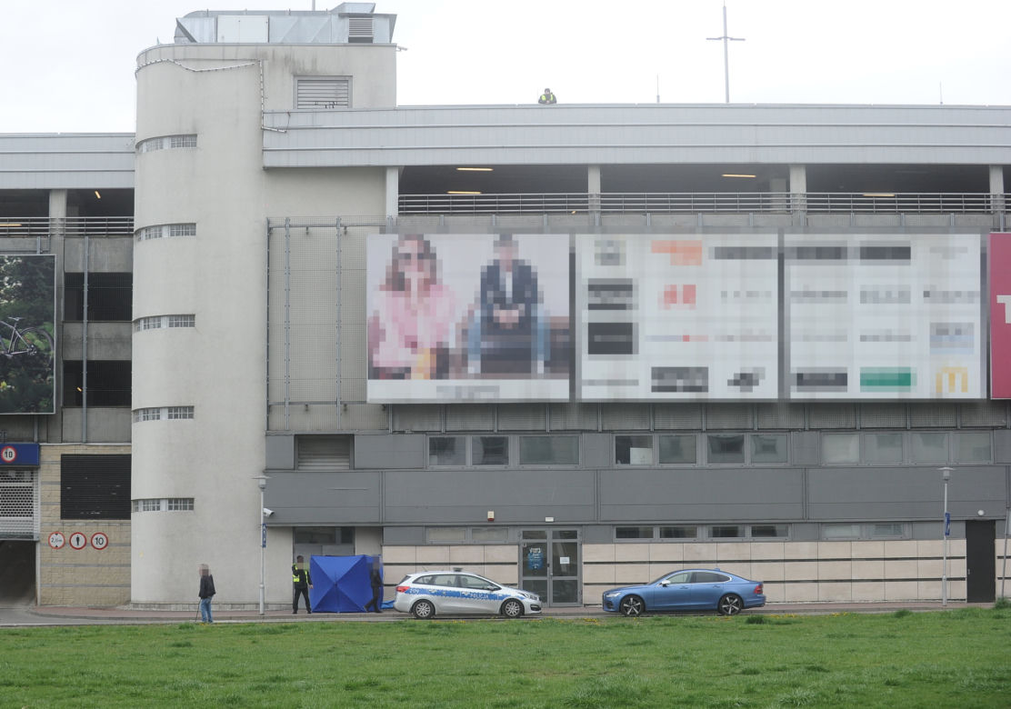 Zwłoki mężczyzny pod galerią handlową na Pradze-Południe