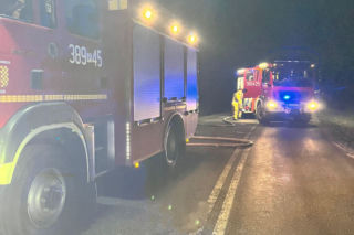 Ciągnik siodłowy w ogniu. Pożar w Robczysku niedaleko Leszna