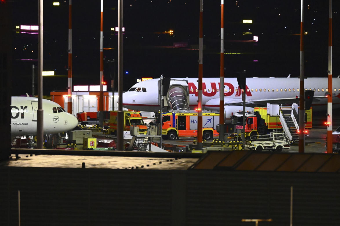 Hamburg, uzbrojony mężczyzna dostał się na teren lotniska