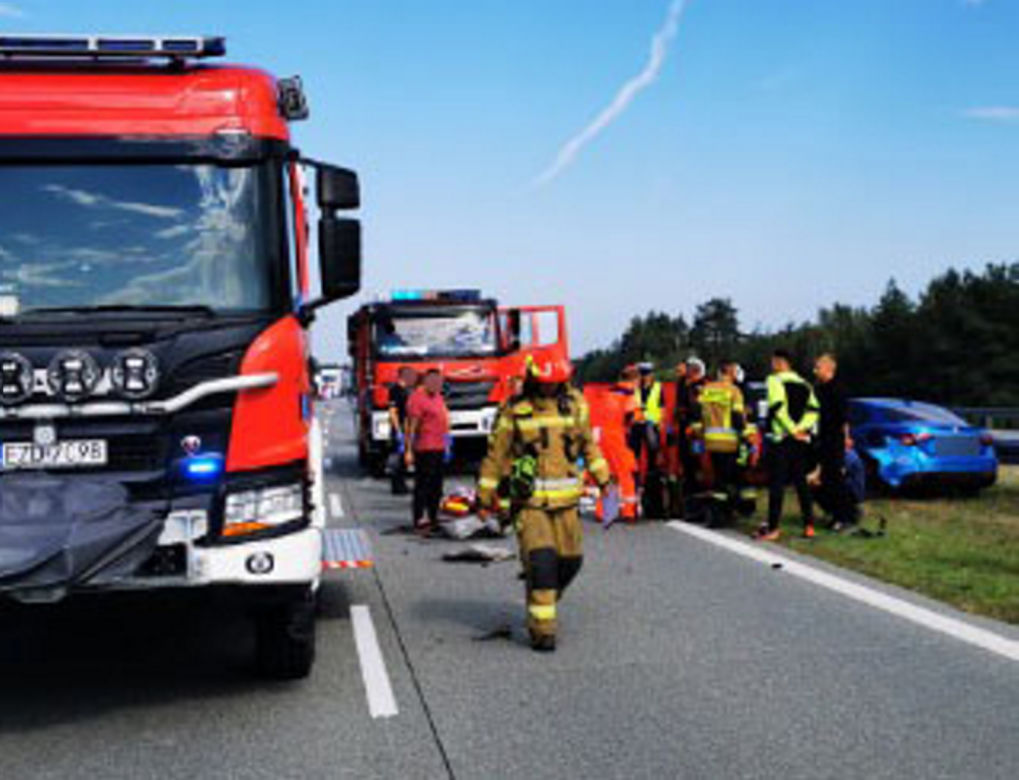 Koszmarny wypadek pod Zduńską Wolą! 28-latka ze smarta zginęła na S8 [ZDJĘCIA]