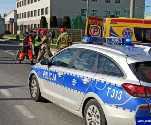 Wypadek w Bartoszycach. Zderzenie osobówki z motocyklem. Jedna osoba ranna [ZDJĘCIA]