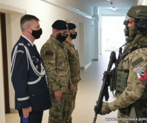 Wrocławski policjant zginął na służbie zastrzelony przez bandytę