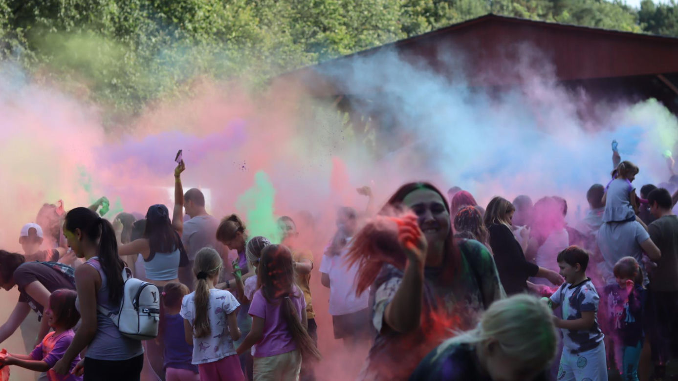 To była prawdziwa eksplozja kolorów! Tak wyglądało Holi Święto Kolorów w Lublinie 2023! [GALERIA]