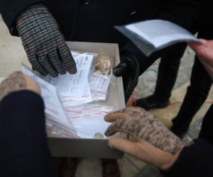 Sygnet, monety i fragment wieży – kolejne odkrycia na Wawelu