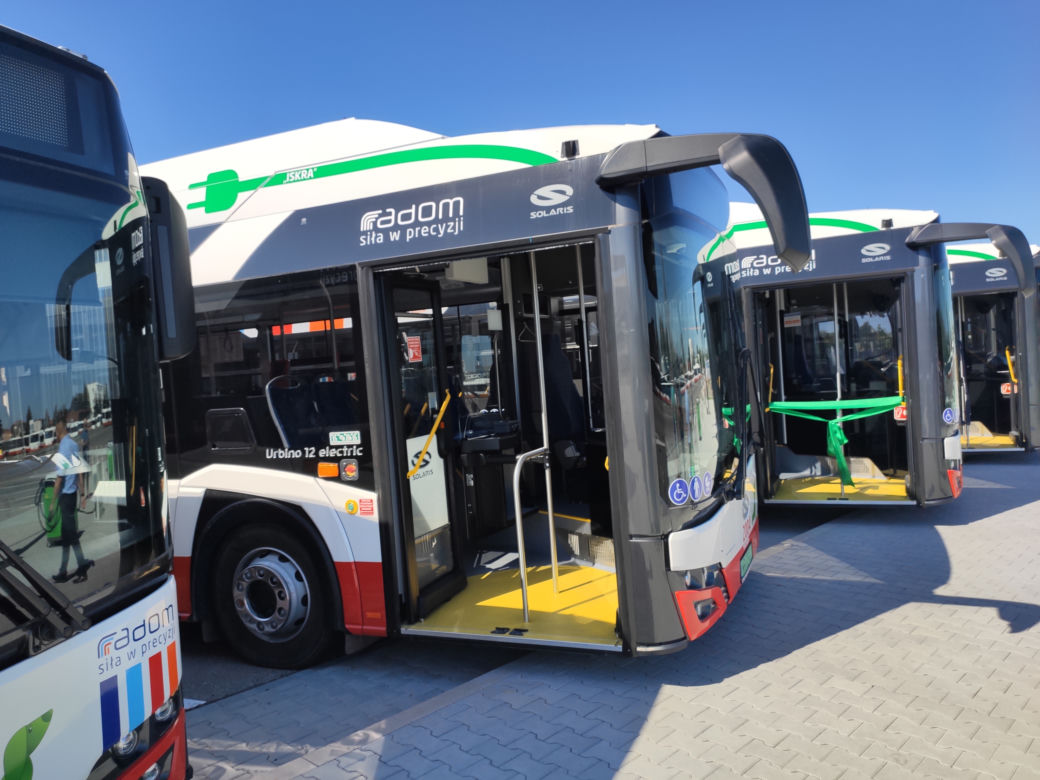 "Naprądek" i jego koledzy wyjadą jutro na drogi - Miasto odebrało elektryczne autobusy