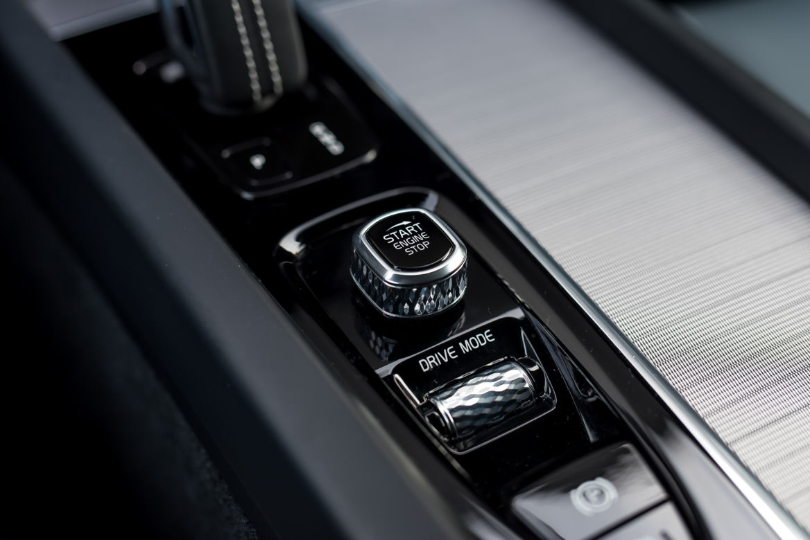 Volvo XC60 B4 Mild Hybrid FWD AT8 Momentum