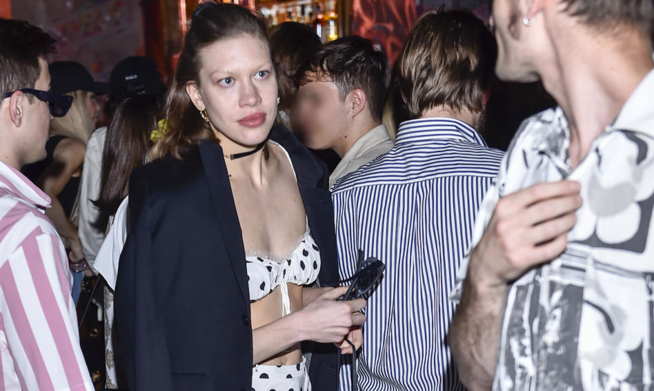 Córka Bogusława Lindy paradowała na ściance w staniku