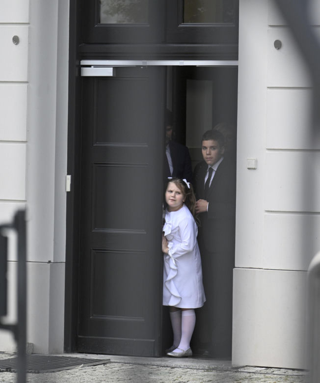 Kasia Nawrocka czuje się już w Belwederze jak u siebie! Przemieszcza się na rowerku!