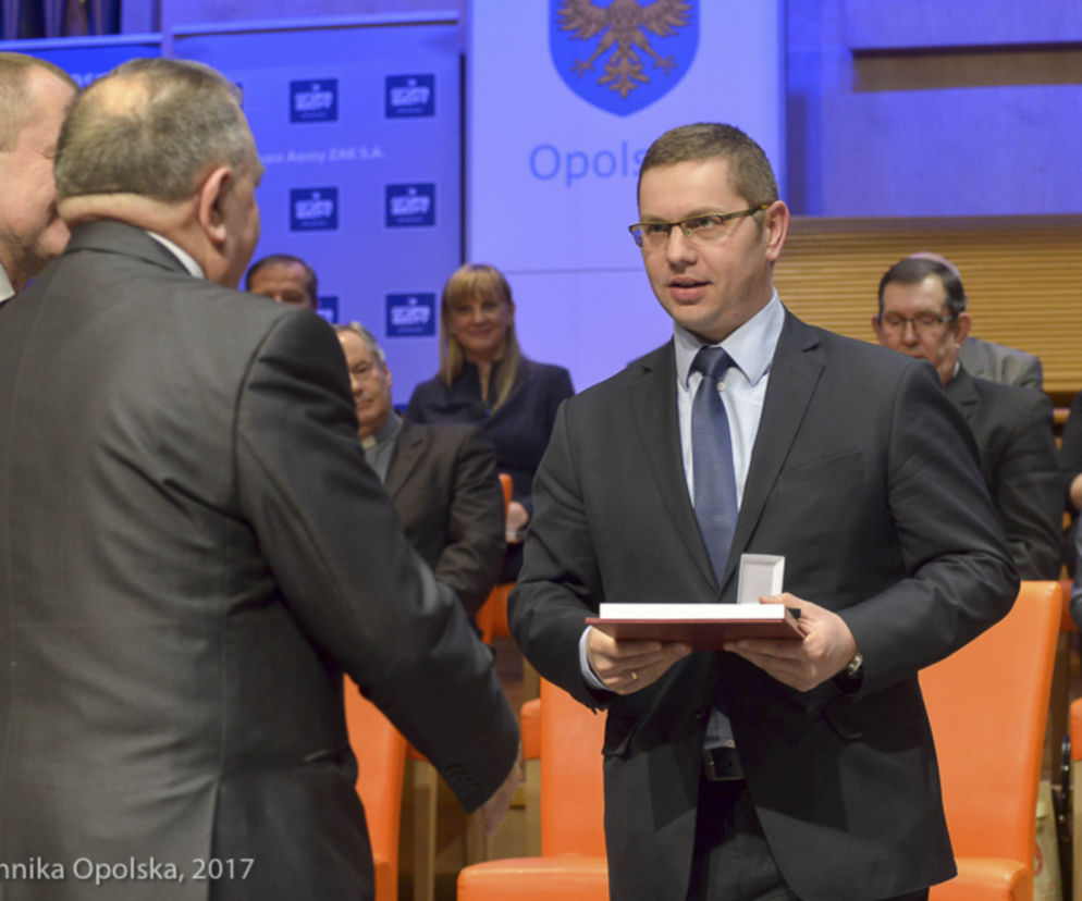 Rektor szasta pieniędzmi uczelni
