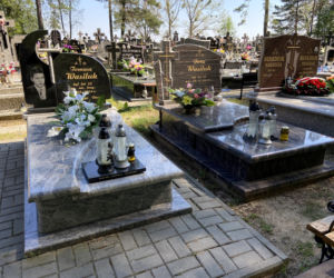 Podlaskie. Piorun zabił studenta podczas wędkowania. Grób Tomka siedem lat po tragedii nad rzeką Nurzec