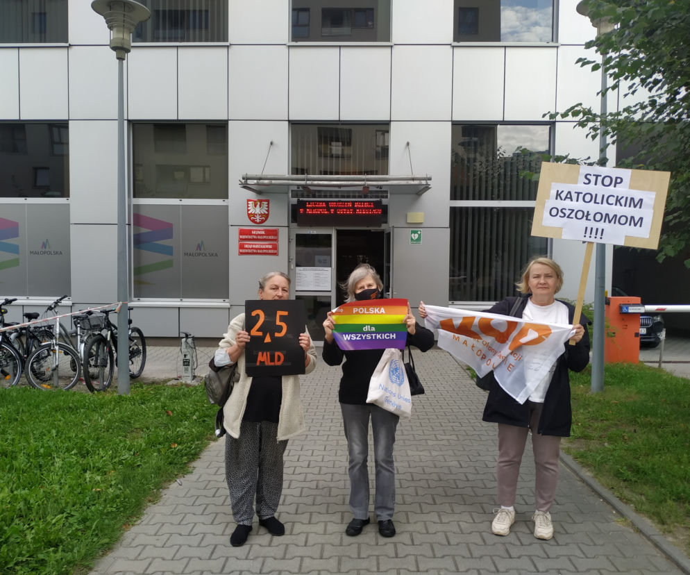 Sejmik nie wycofał się z deklaracji anty-LGBT. Stracimy 2,5 miliarda euro?