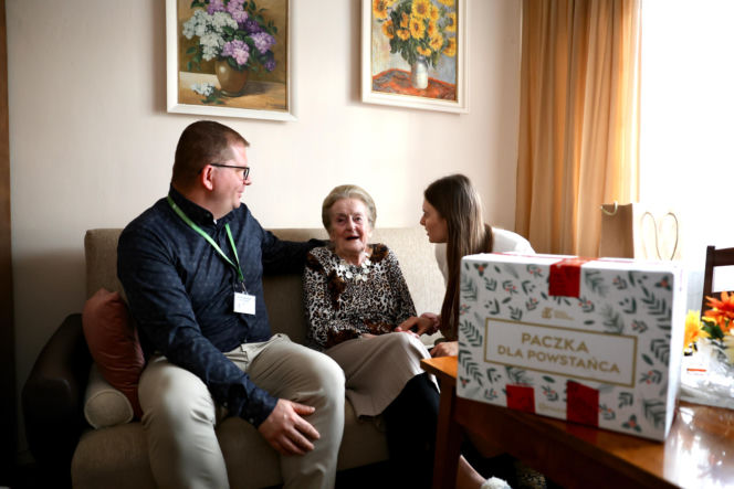 Z prezentami świątecznymi u Powstańców Warszawskich